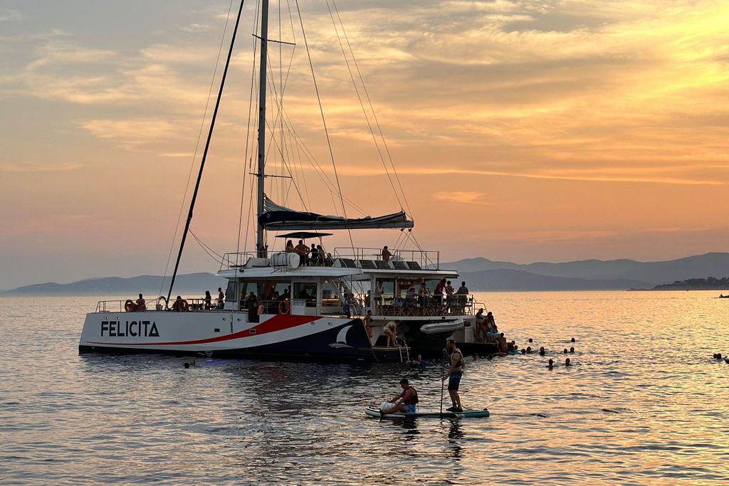Saint-Raphaël: Sonnenuntergangs- und Dinner-Kreuzfahrt zur Goldenen Insel