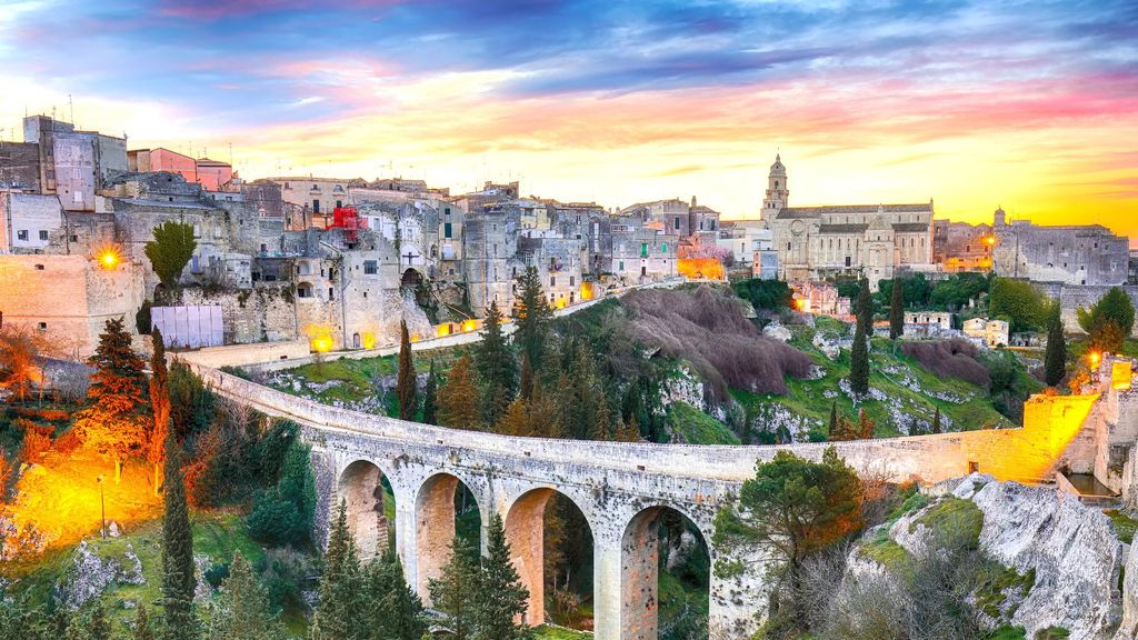 Gravina, Altamura & Trani: Tagestour mit dem Bus ab Bari und typische Verkostung