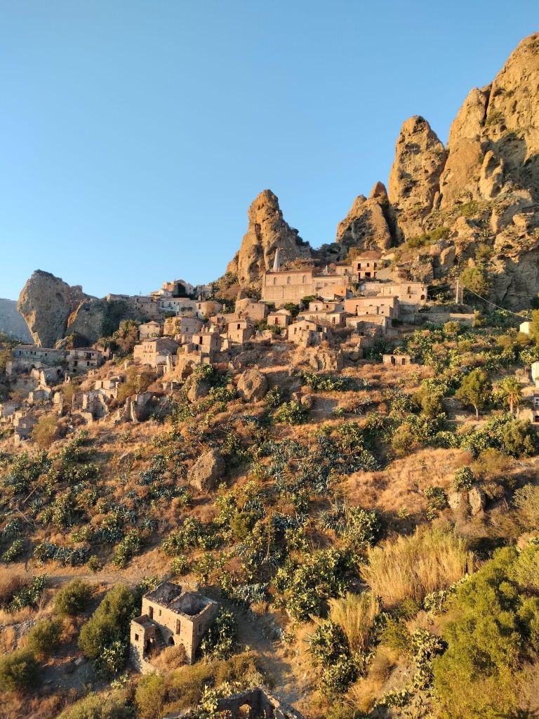 Pentedattilo: Führung mit Weinprobe