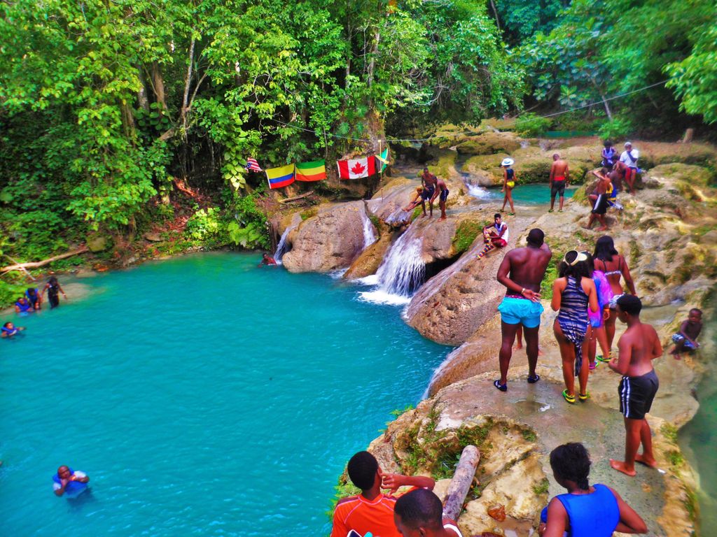 Ocho Rios: Blue Hole, Dunn's River & Reggae Hill Geführte Tour