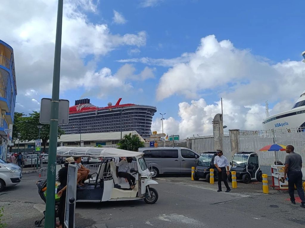 Death in Paradise | Privater Fahrer zur Verfügung