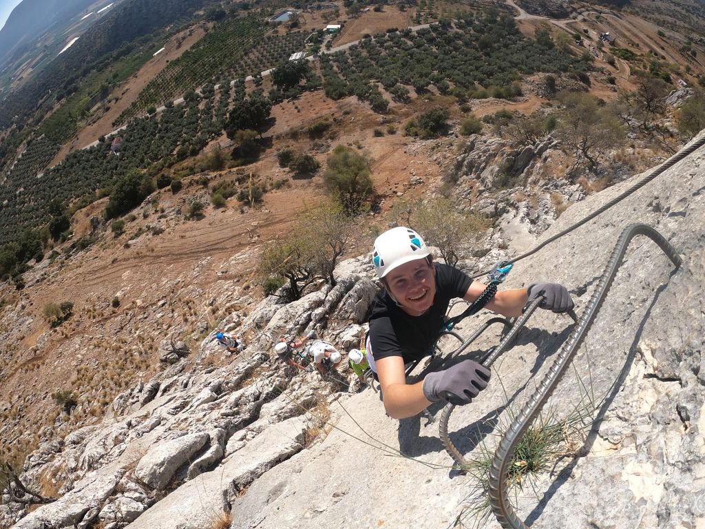 Nerja: Zafarraya – Klettersteig mit Ziplines und Snack