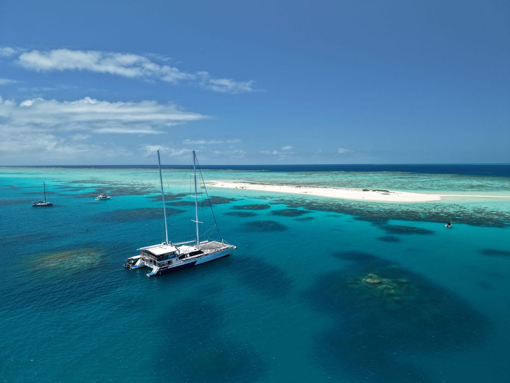 Cairns: Ganztägiges Segel-Erlebnis am Great Barrier Reef