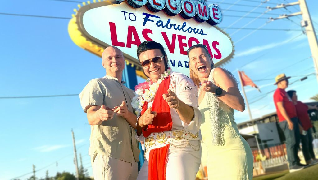 Las Vegas: Elvis-Hochzeit mit Las Vegas-Schild Fotos inbegriffen