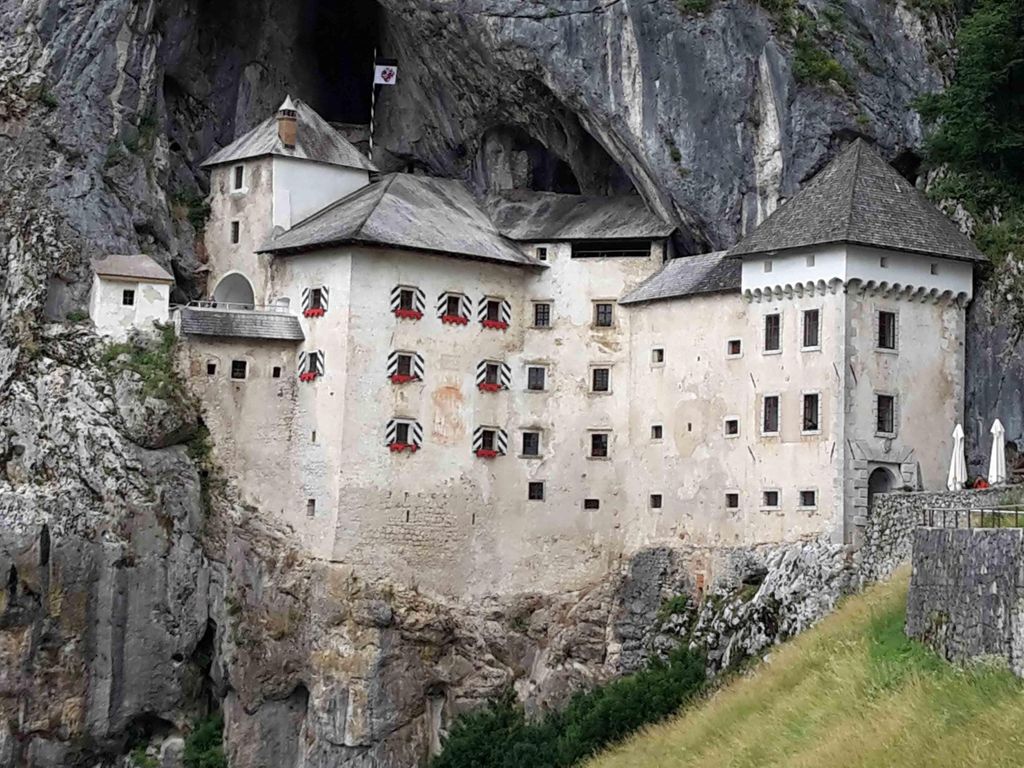 Höhle von Postojna, Schloss Predjama & Weinprobe in Vipava