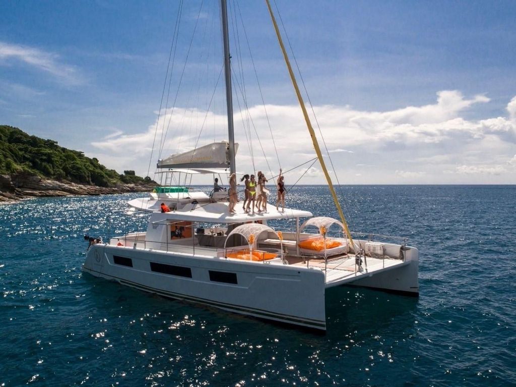 Phuket: Yacht-Tour zu den Koralleninseln und Racha Island mit Mittagessen