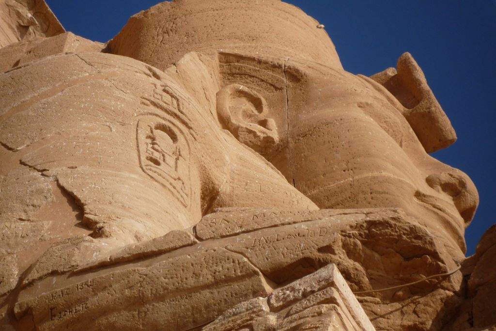 Detailaufnahme einer Statue in Abu Simbel