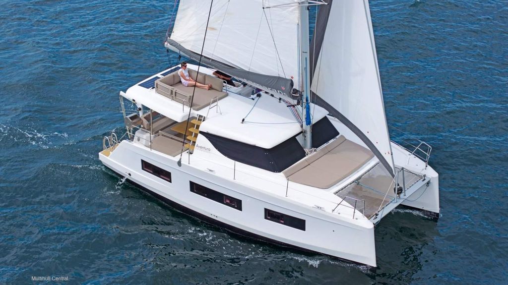 Cagliari: Katamaran-Tour, Schwimmen, Schnorcheln und Prosecco