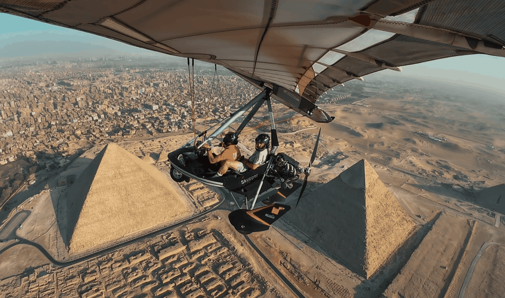 Flugerlebnis im Ultraleichtflugzeug über den Pyramiden von Gizeh in Ägypten