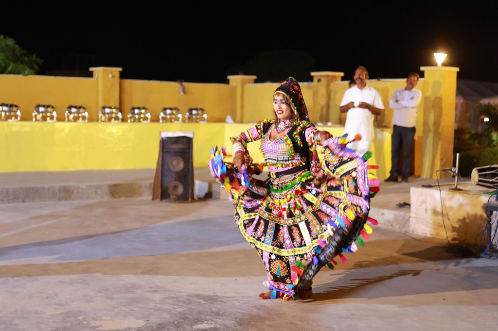 Jaisalmer: Jeepsafari, Kamelritt, Abendessen und Folkloretanz