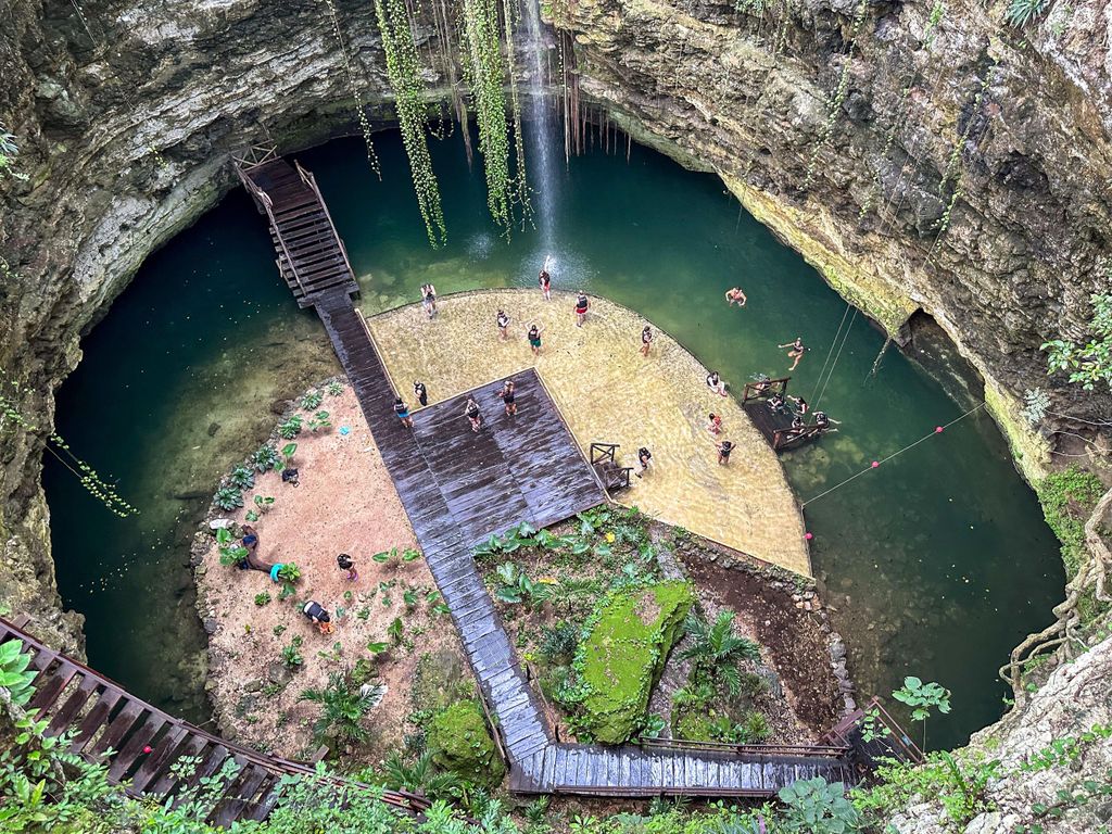 Chichen Itza: Geführte Tour mit Valladolid & Cenote Chichikan