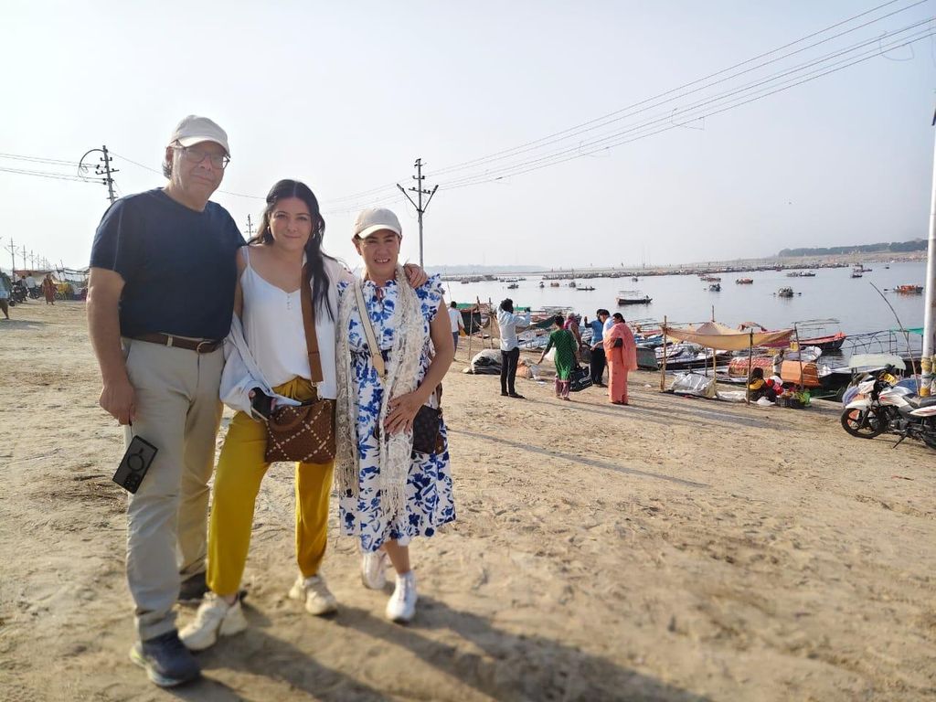 Varanasi: Private Prayagraj Magh Mela & Triveni Sangam Tour