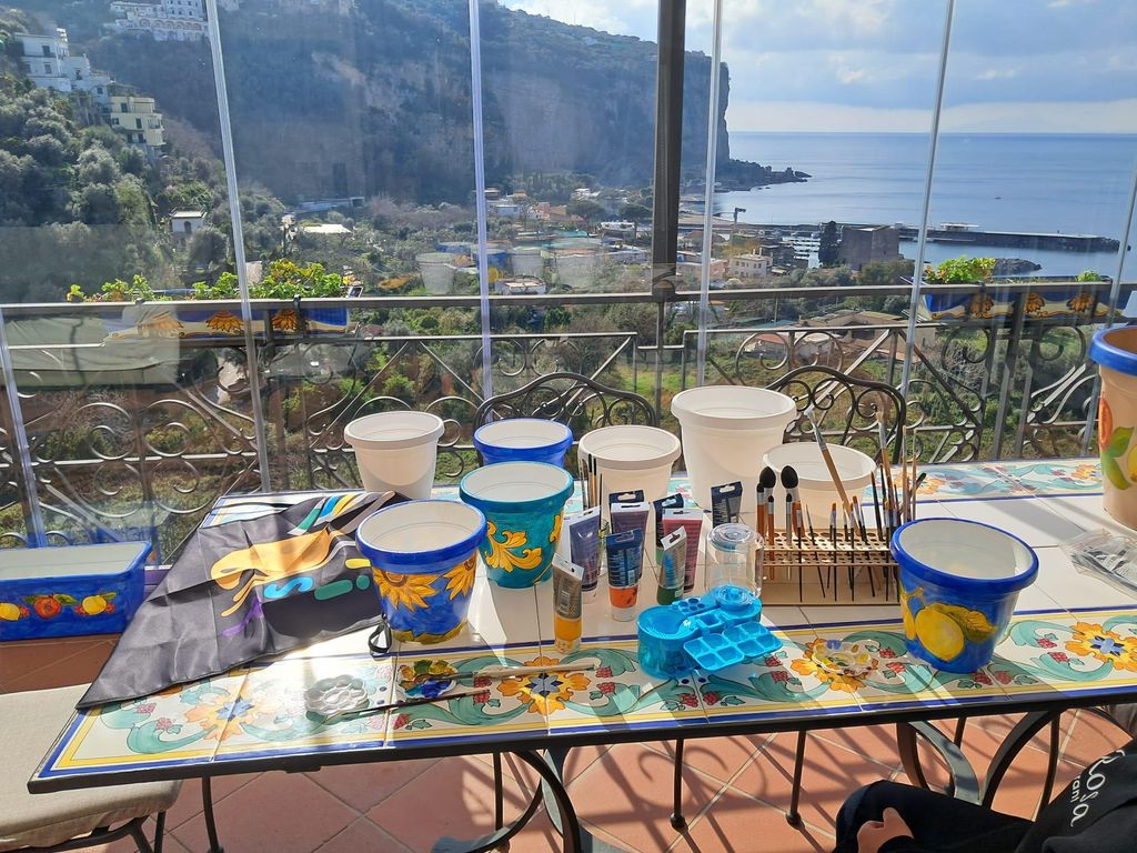 Die Seele von Sorrent bei dir zu Hause: handbemalte Vasen von Handwerkern