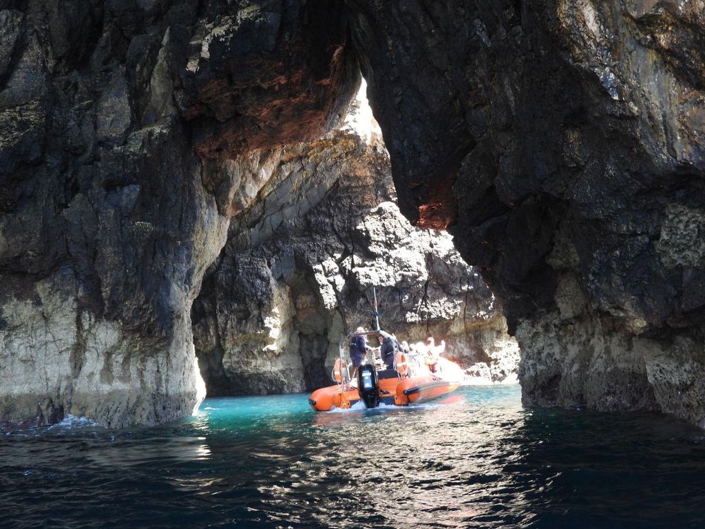 Arrábida - Sesimbra: Bootstour Geheimnisse von Kap Espichel