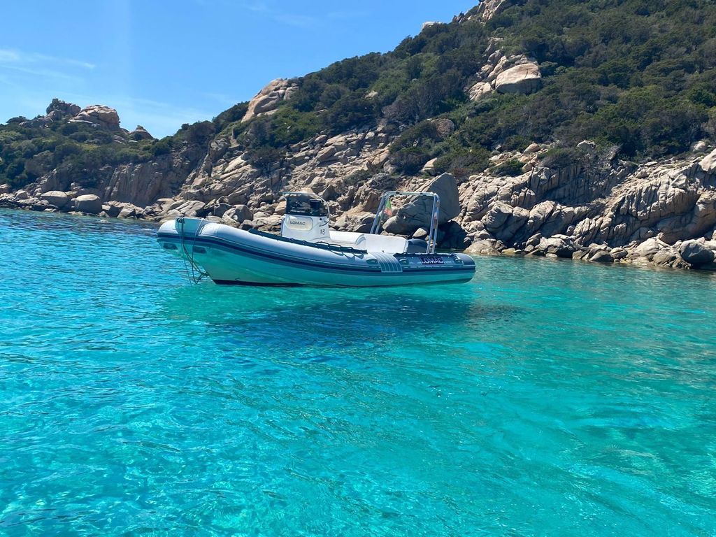 Miet dir in Santa Teresa Gallura ein Dingi ohne Skipper