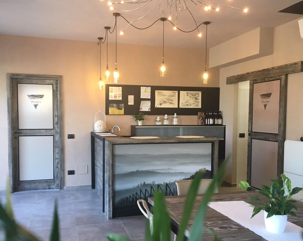 Alba: Weinverkostung und Tour mit einem lokalen Produzenten