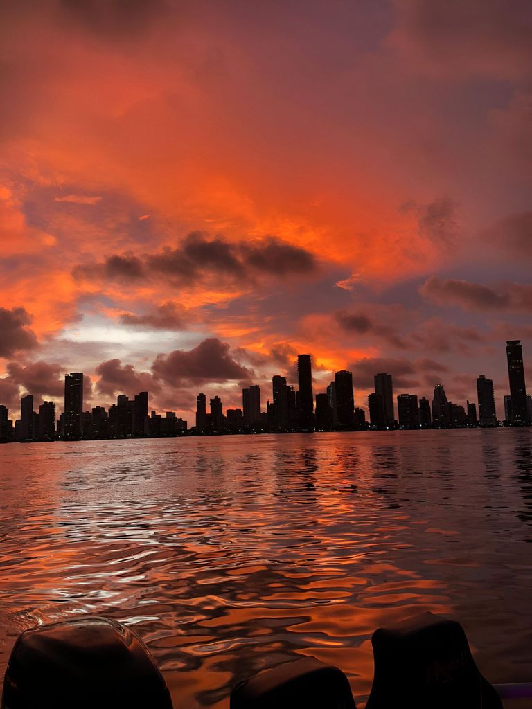 2-stündige Tour in Cartagena mit Blick auf den Sonnenuntergang im Partyboot