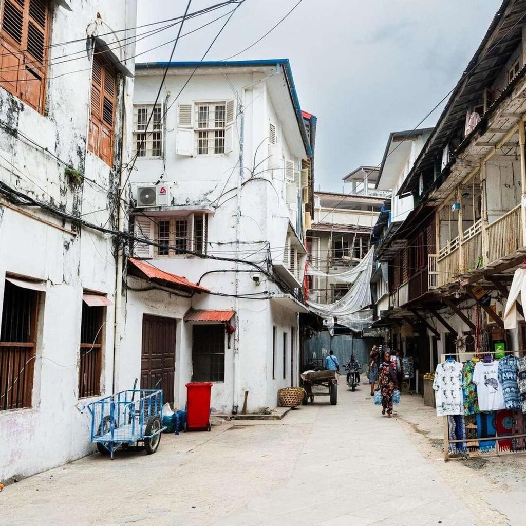Sansibar: Stone Town, Gewürzplantage & Gefängnisinsel mit Mittagessen