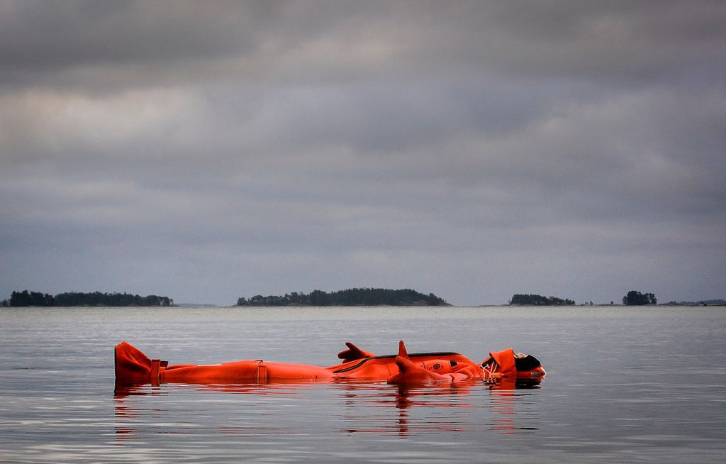 Helsinki: Schwimm-Erlebnis im Überlebensanzug