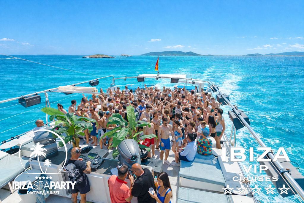 Ibiza: VIP-Katamaran-Party mit DJ, offener Bar, Paella und Discos