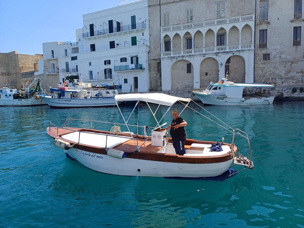 Tour mit dem Gozzo entlang der Küste von Monopoli