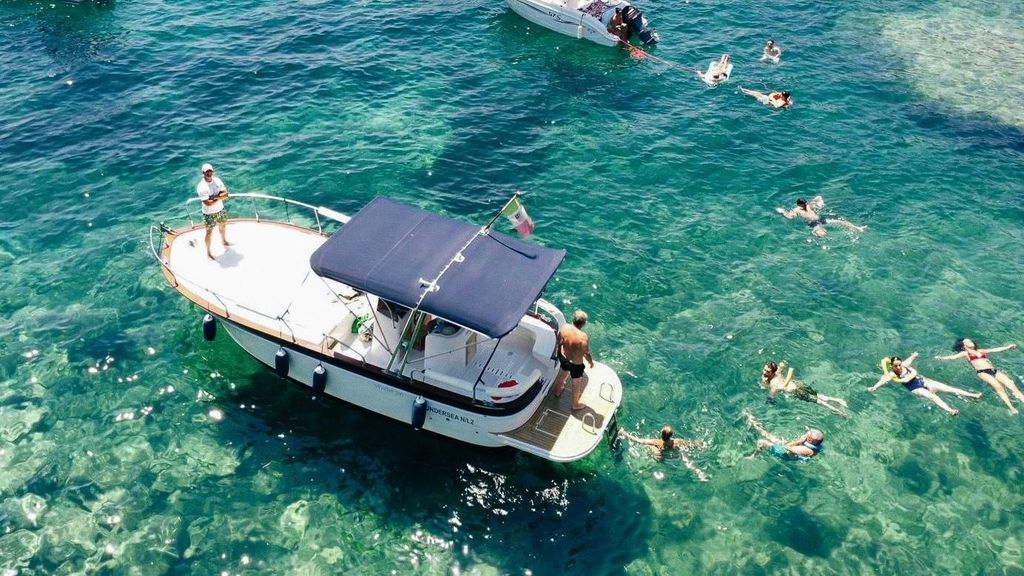 Procida: Bootstour mit Badestopps und Unterwasserfotos