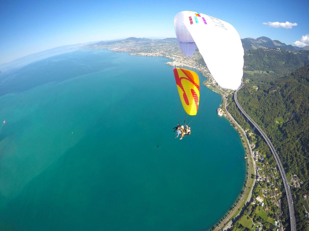 Montreux: Tandem-Gleitschirmflug über dem Genfersee / Fly-Xperience