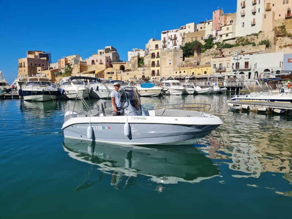 Castellammare del Golfo: Halbtägige Bootsvermietung im september