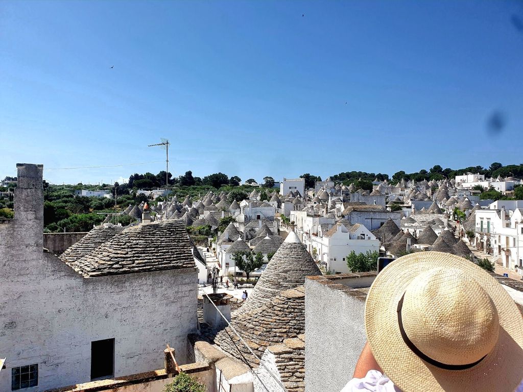 Brindisi: Alberobello, Locorotondo & Ostuni Tour mit Brunch