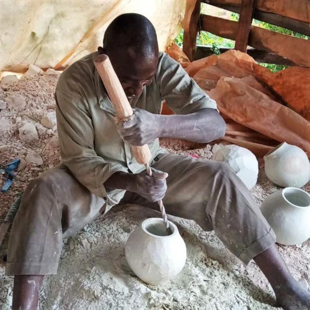 Kisii: Tabaka-Speckstein-Workshop mit Schnitzerei