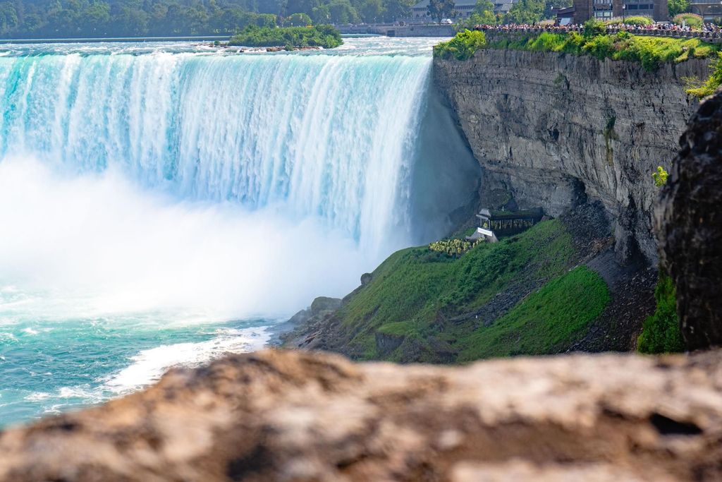Niagarafälle: Frühzeitiger Zugang mit dem Boot & Reise hinter die Wasserfälle