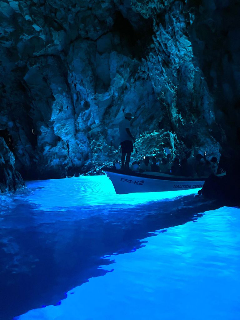 Split: 5 Inseln Ganztagestour zur Blauen Höhle, Vis & Hvar