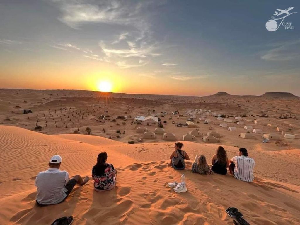 Douz: Genieße eine luxuriöse Nacht in einem Camp im Herzen der Sahara