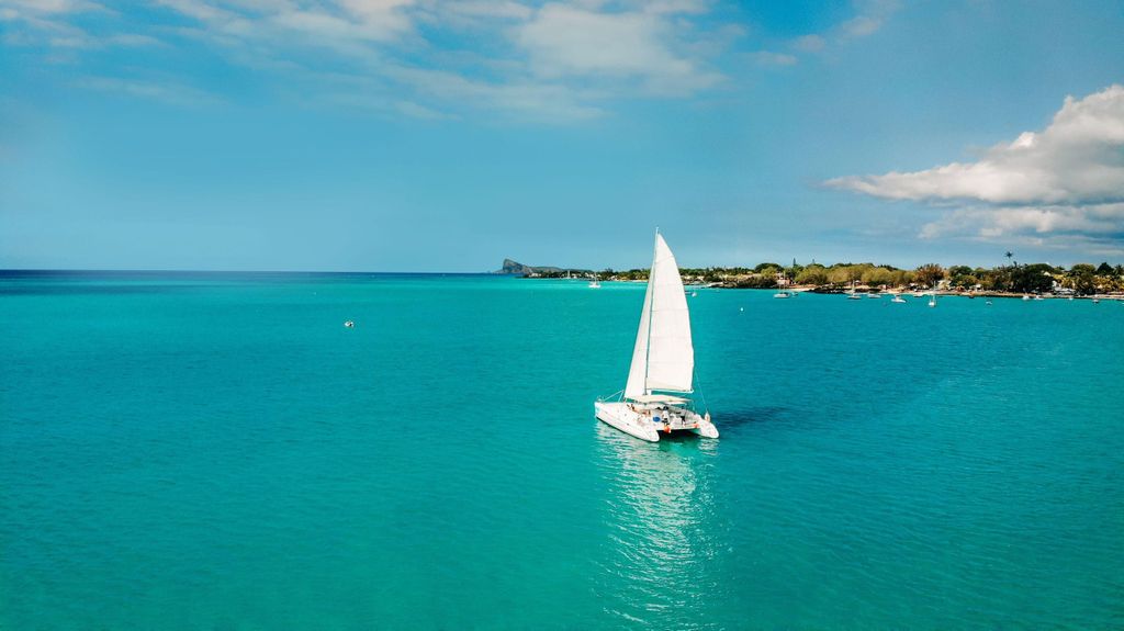 Norden: Fahrt zu den Îlot Gabriel und Îlot Plat. Barbecue-Mittagessen am Strand