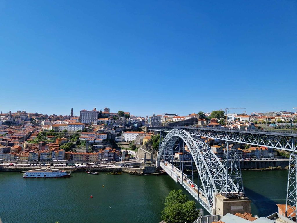 Privater Porto Transfer von Lissabon mit 3 Haltestellen