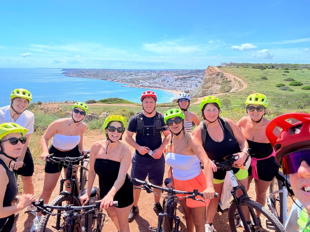 Algarve: Lagos Sightseeing Tour mit Guide und E-Bikes