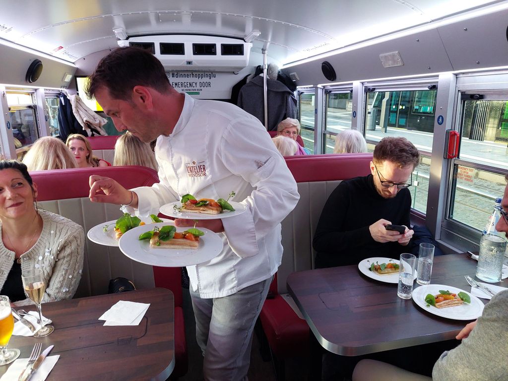 Luxemburg: Gourmet-Dinner in einem Oldtimer-Bus