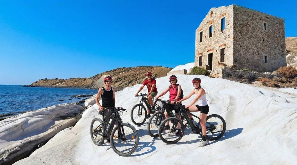 E-Bike Naturreservat Punta Bianca und Street Food Tasting (und Schnorcheln)