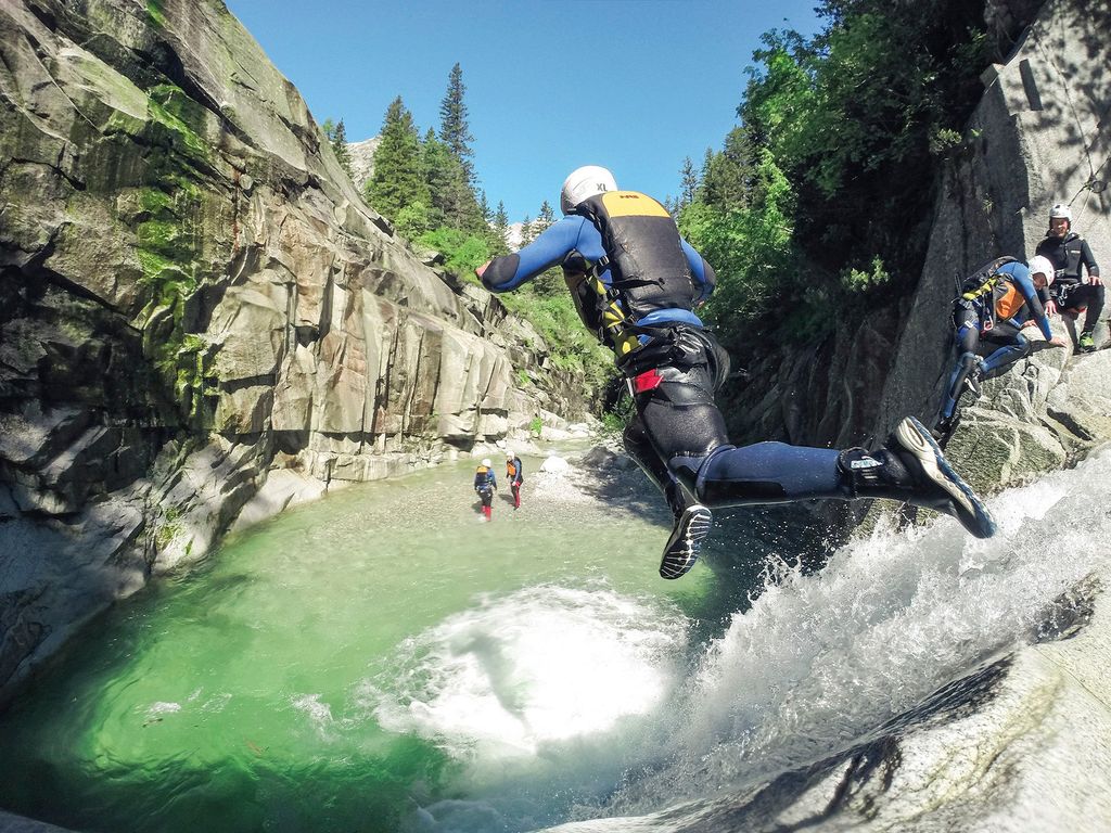 Von Interlaken aus: Grimselschlucht Canyoning Tour
