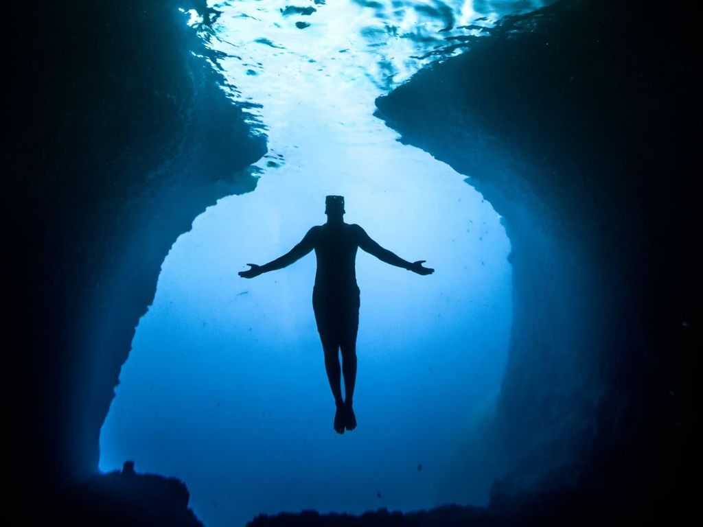 Makarska: 3-Inseln-Tour mit Schnellboot, Höhle und Blauer Lagune