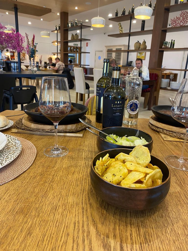VALLADOLID: TOUR mit einem Sommelier. Verkostung von 3 Weinen + TAPAS.