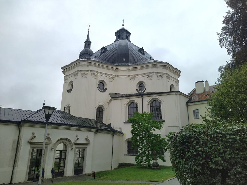 Entdecke den Mährischen Karst: Sieben Stopps, eine maßgeschneiderte Tour