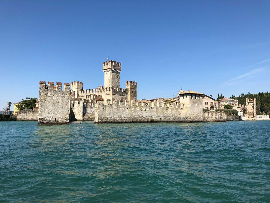 Desenzano: Bootstour nach Sirmione mit freiem Halt