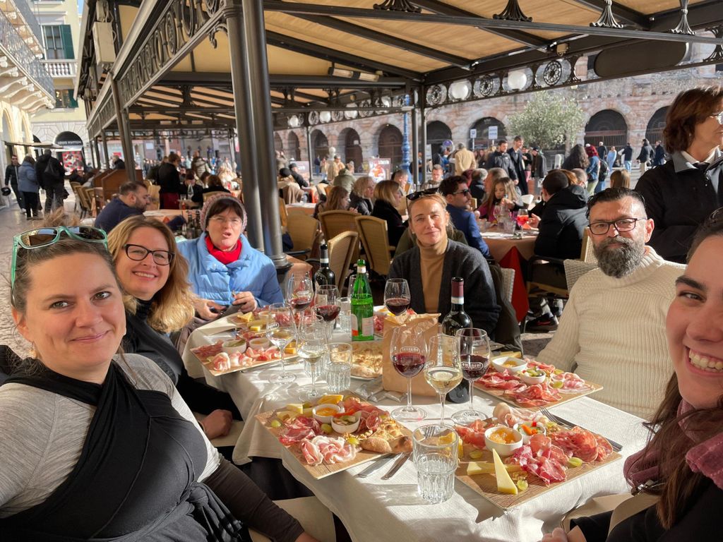 Verona: Stadtrundgang mit Seilbahn & Wein-Aperitif