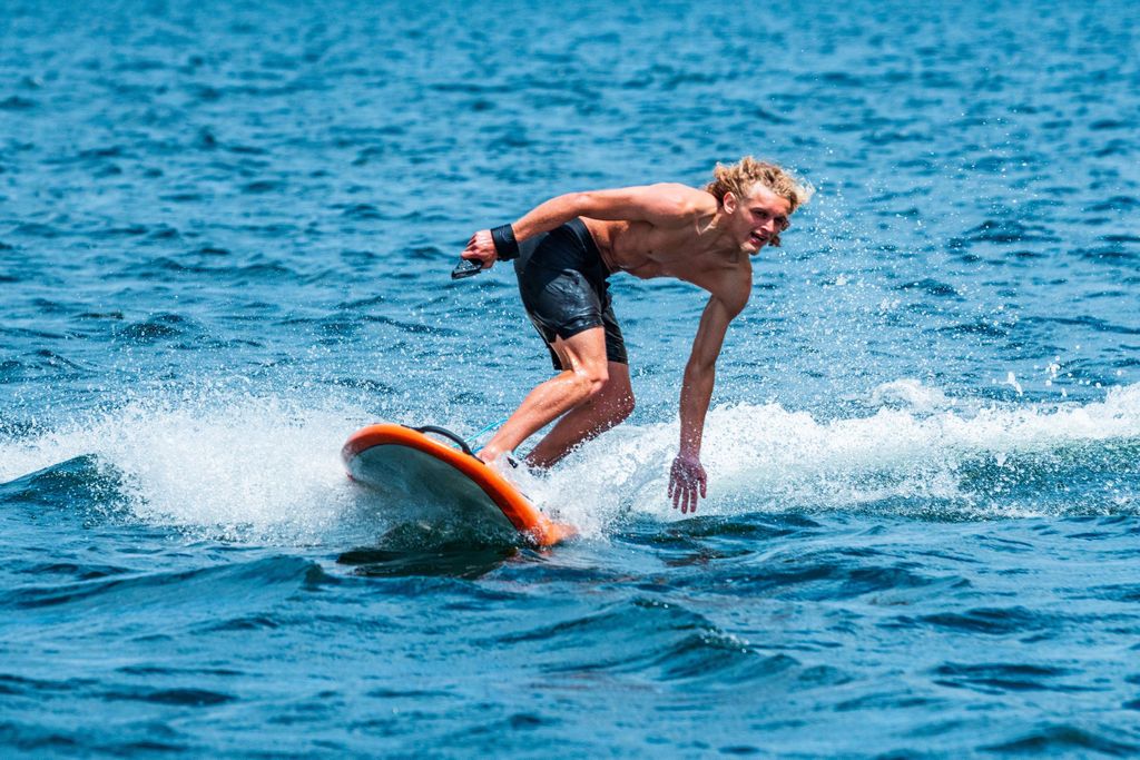 Erlebe E-Surfen auf dem See in Biscarrosse