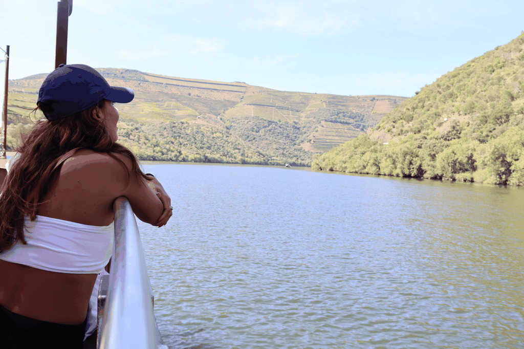 Ab Porto: 2 Boutique-Weingüter mit Mittagessen & 1-stündiger Bootsfahrt