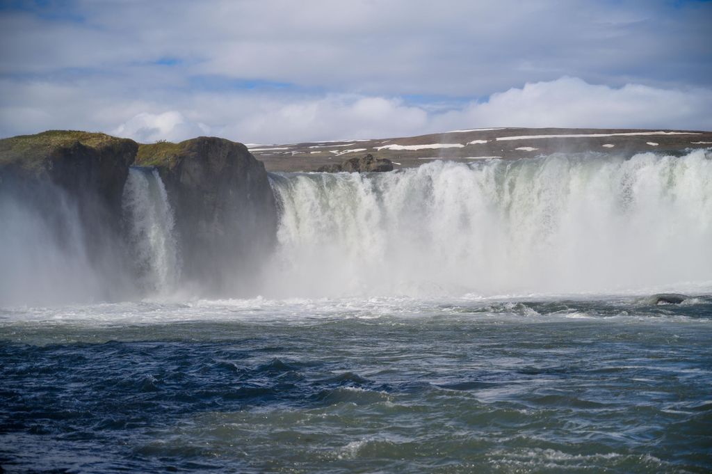 Akureyri: Tagestour zum Goðafoss, zum See Mývatn und zu den Naturbädern