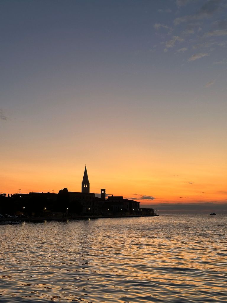 Poreč: Private Panorama-Bootstour bei Nacht mit Wein