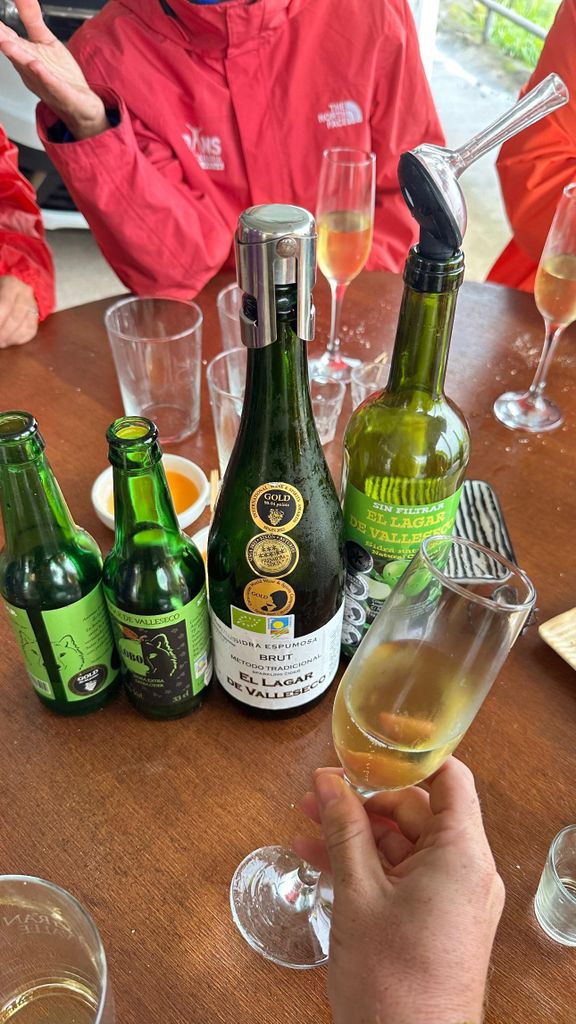 Laguna de Valleseco: Tour mit Wanderung, Führung und Verkostung in einer Mosterei