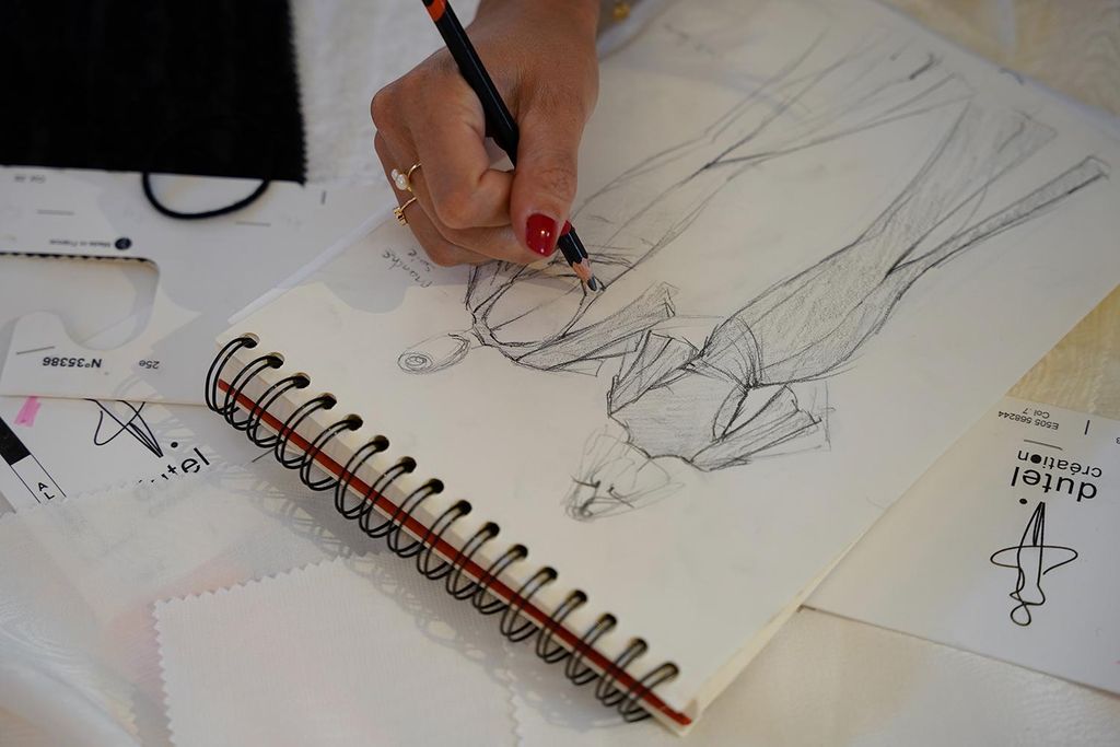 Guadeloupe: Workshop für Modeskizzen in der Werkstatt eines Designers